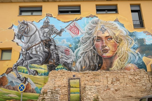 Què fer al Penedès: Enoturisme, cultura i la sorprenent ruta de murals amb Realitat Augmentada